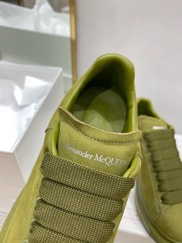 Alexander McQueen Oversized sneakers