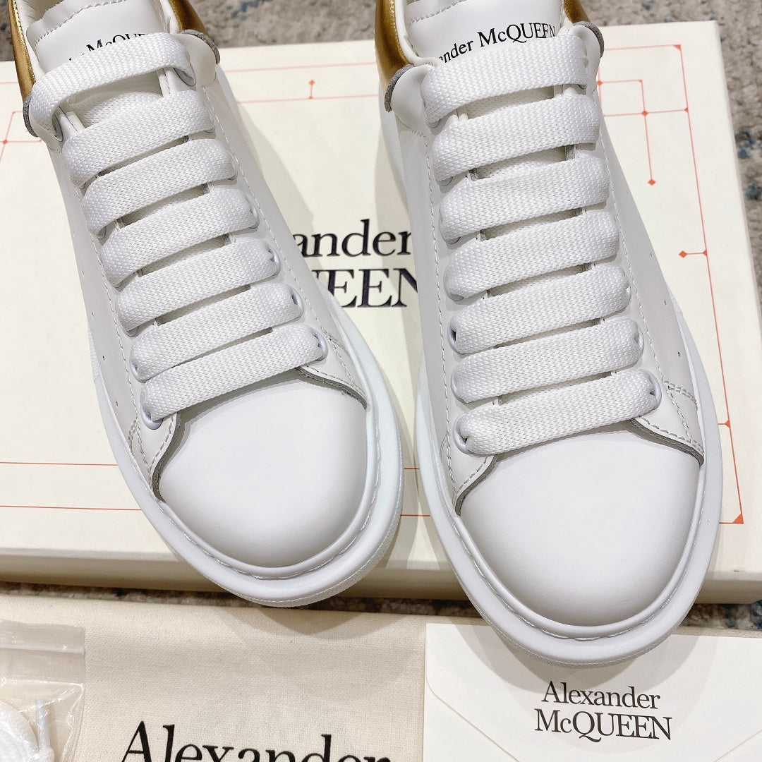 Alexander McQueen Oversized Sneaker in White/gold