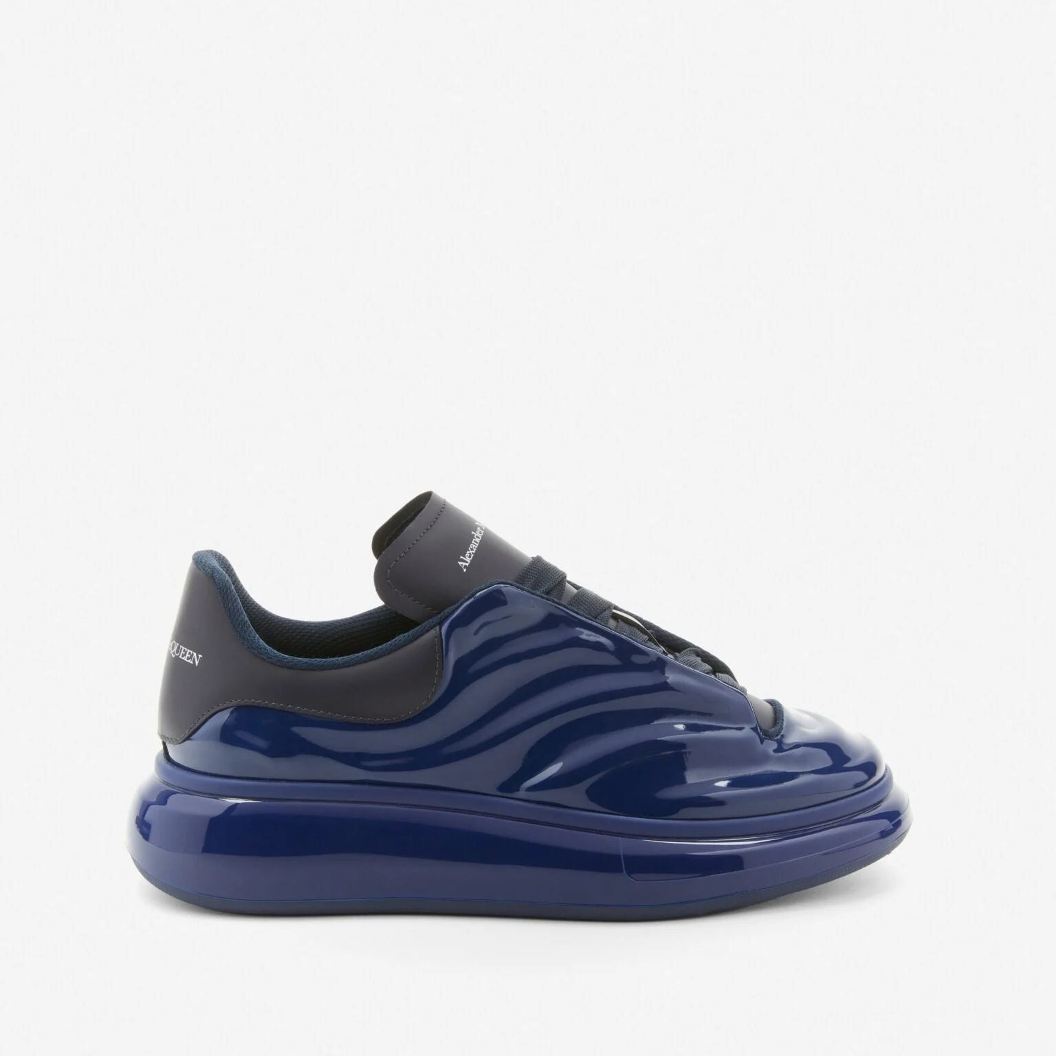 ALEXANDER MCQUEEN GLOSS SNEAKER IN NAVY