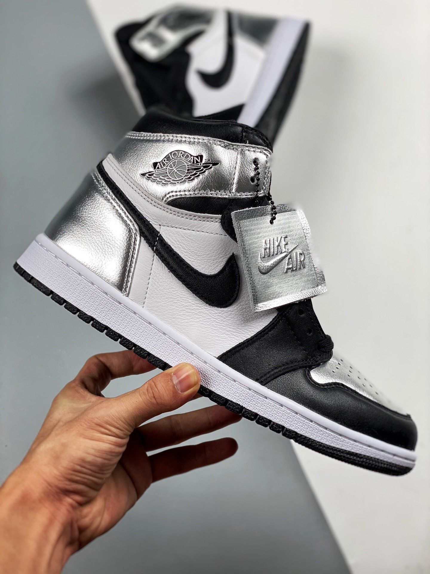 AIR JORDAN 1 HGH OG SLVER TOE BLACK/METALIC SILVER- WHITE