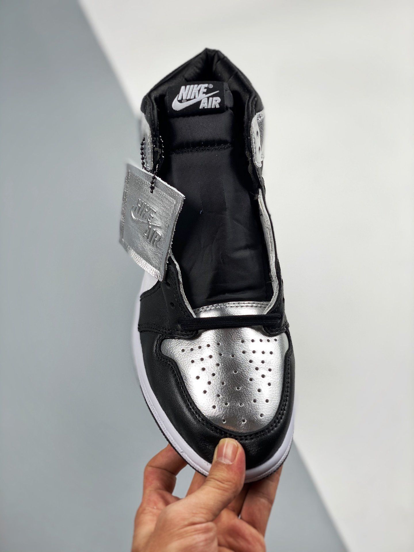 AIR JORDAN 1 HGH OG SLVER TOE BLACK/METALIC SILVER- WHITE