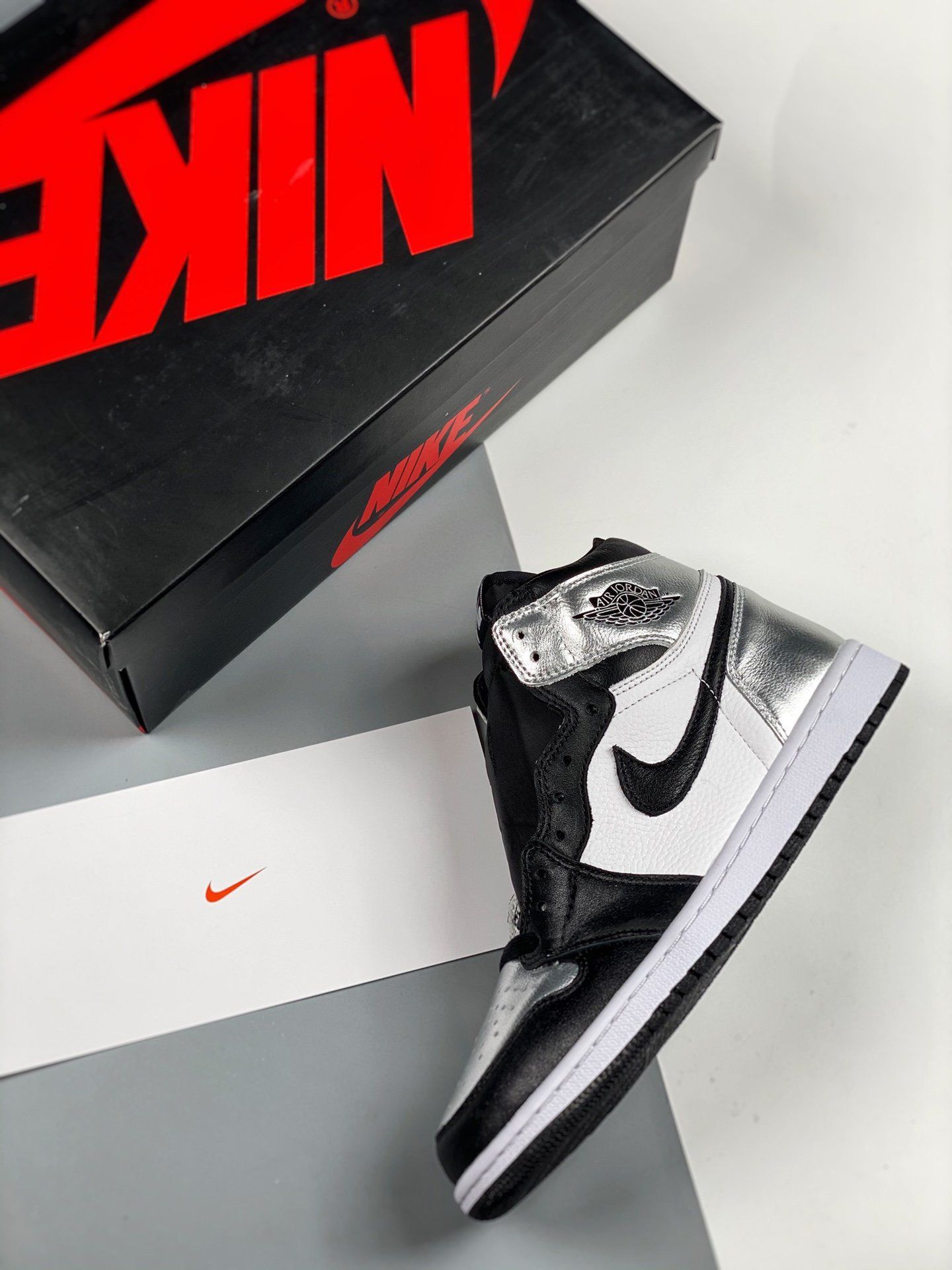 AIR JORDAN 1 HGH OG SLVER TOE BLACK/METALIC SILVER- WHITE