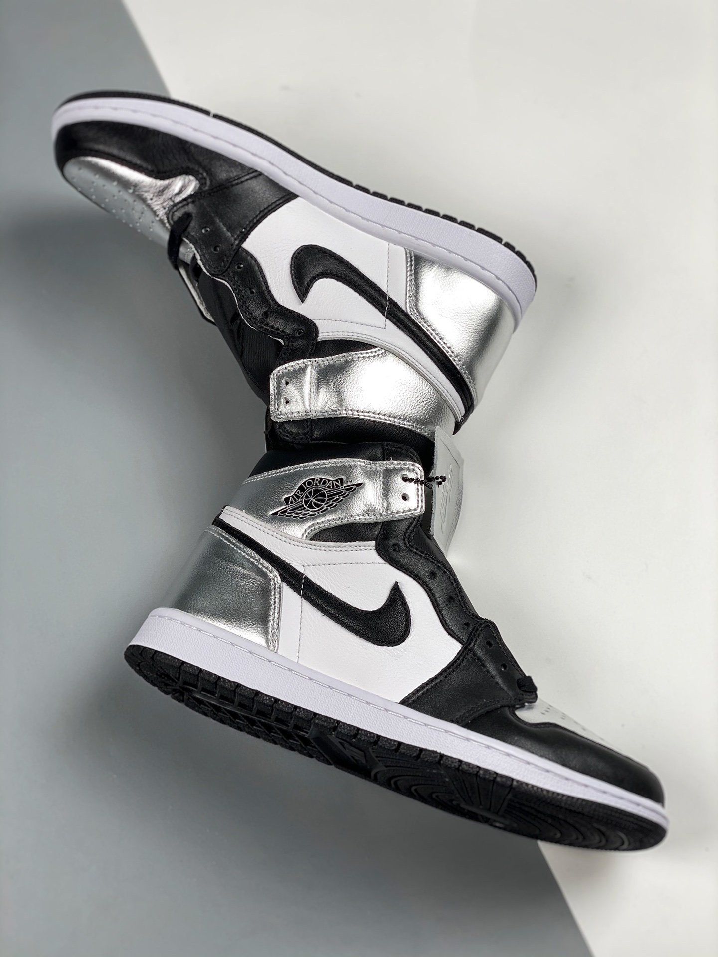 AIR JORDAN 1 HGH OG SLVER TOE BLACK/METALIC SILVER- WHITE