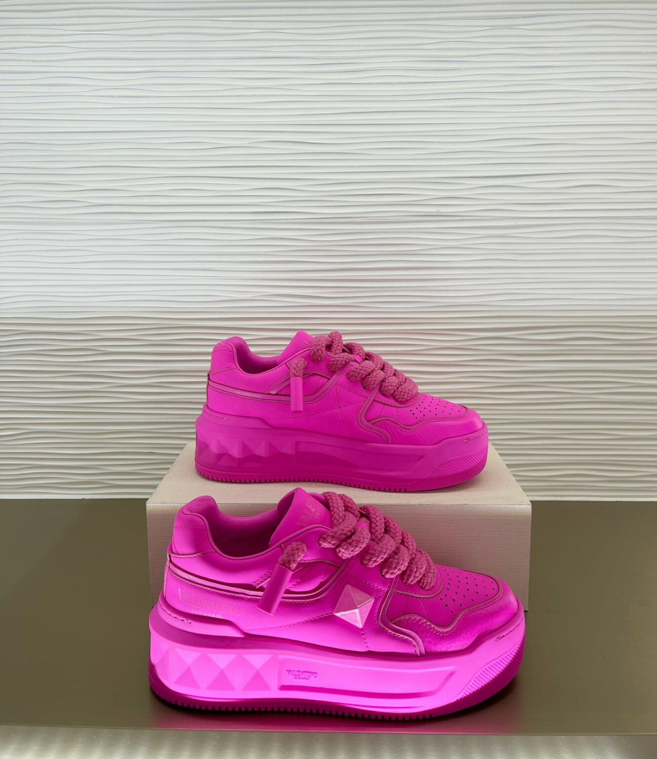 VALENTINO LOW-TOP SNEAKERS